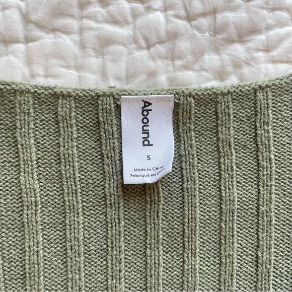 Cropped Sweater - Picture 3 of 3